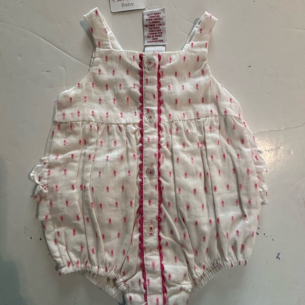 TAHARI Baby Bundle of 2 ROMPERS 0-3 Mo NWT - Picture 2 of 8